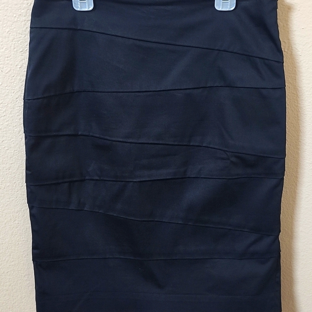 White house black market skirt size 4 black